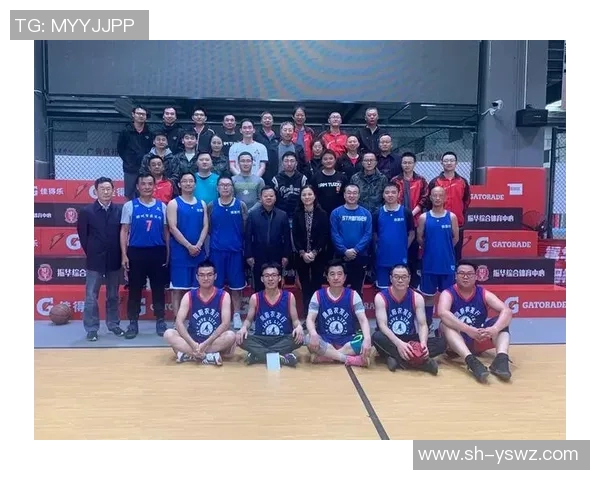 足球明星闪耀红毯瞬间展现魅力与风采的精彩时刻