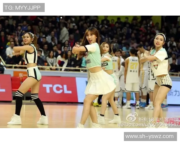 篮球明星与篮球宝贝甜蜜瞬间展现青春活力与运动魅力的完美结合